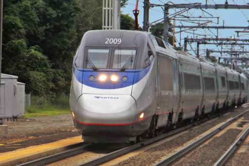 Composición Acela Express, el único TAV de EEUU, circulando por Connecticut. Foto: Shreder 9100.