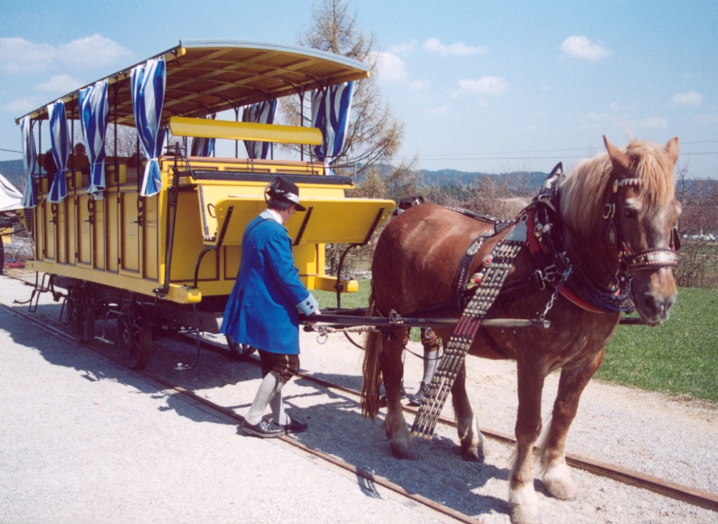     Un auténtico ferrocarril histórico. Convoy del museo del ferrocarril a caballo. Foto: Stanislav Jelen.