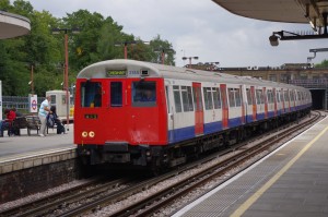 Tren de la serie A del metro de Londres en Harrow-On-The-Hill. Foto: Joshua Brown