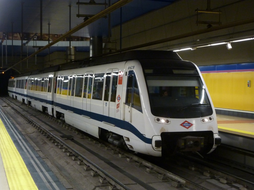 Composición número 3 de la serie 8000 del metro de Madrid en Pinar del Rey. Foto: Miguel Bustos.