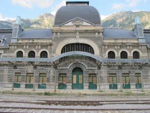 Fachada de la estación de Canfranc en 2011. Foto: Jakob Bauer.