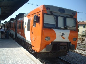 Tren de Media Distancia 592-200 en Cuenca, línea cuya continuidad ha estado bajo amenaza. Foto: Miguel Bustos.
