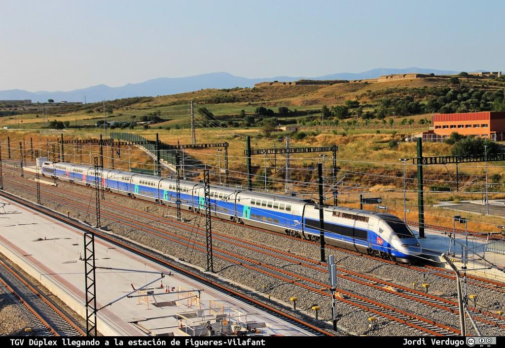 TGV Duplex en la estación de Adif en Figueras Vilafant, que permitirán llegar a París enlazando con el nuevo AVE a Gerona y Figueras. Foto: Jordi Verdugo