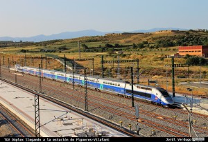 TGV Duplex en la estación de Adif en Figueras Vilafant. Foto: Jordi Verdugo