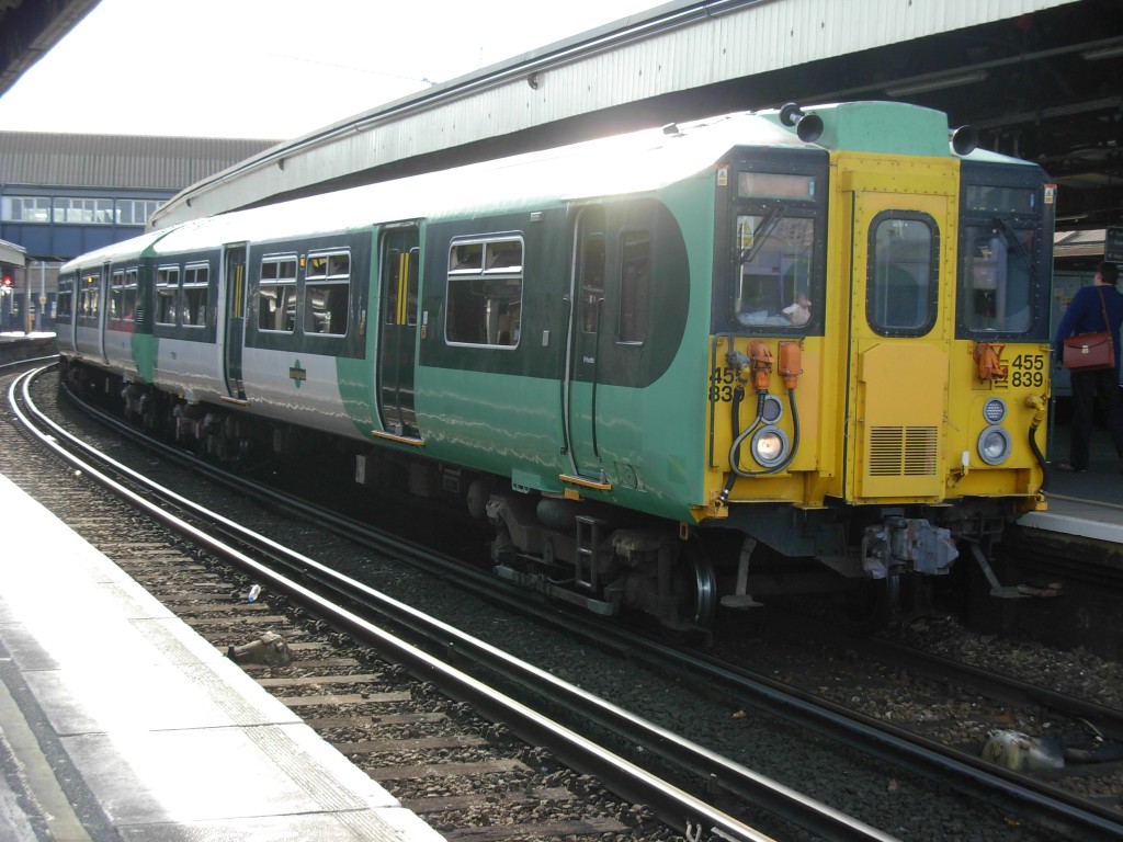 455 839 de Southern en Clapham Junction, Londres; estación propiedad de Network Rail. Foto: Miguel Bustos.