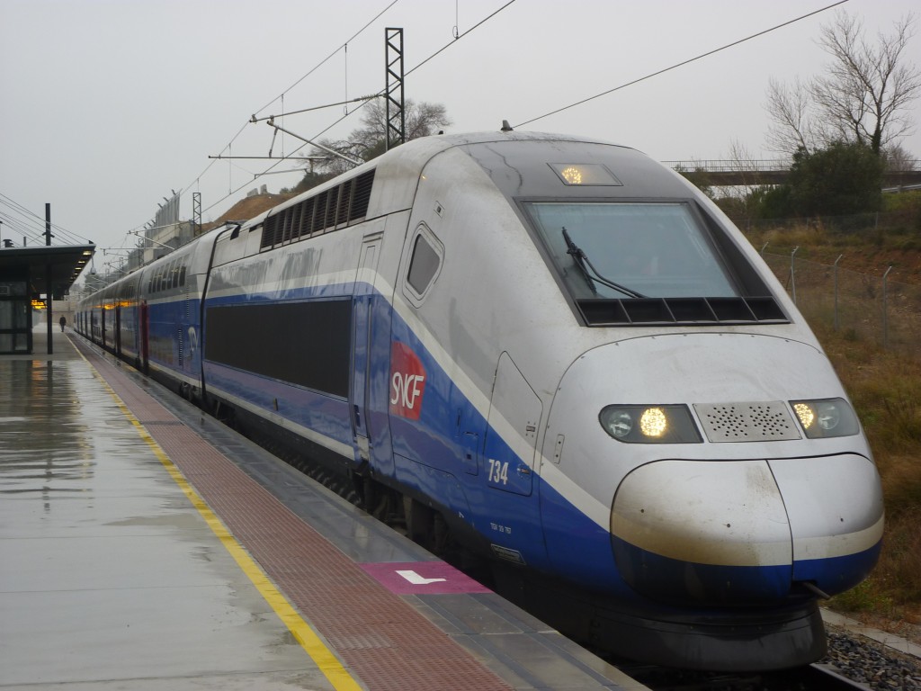 TGV Dúplex Dasye 734 de la SNCF en Figueres Vilafant, estación de Adif. Foto: Miguel Bustos.