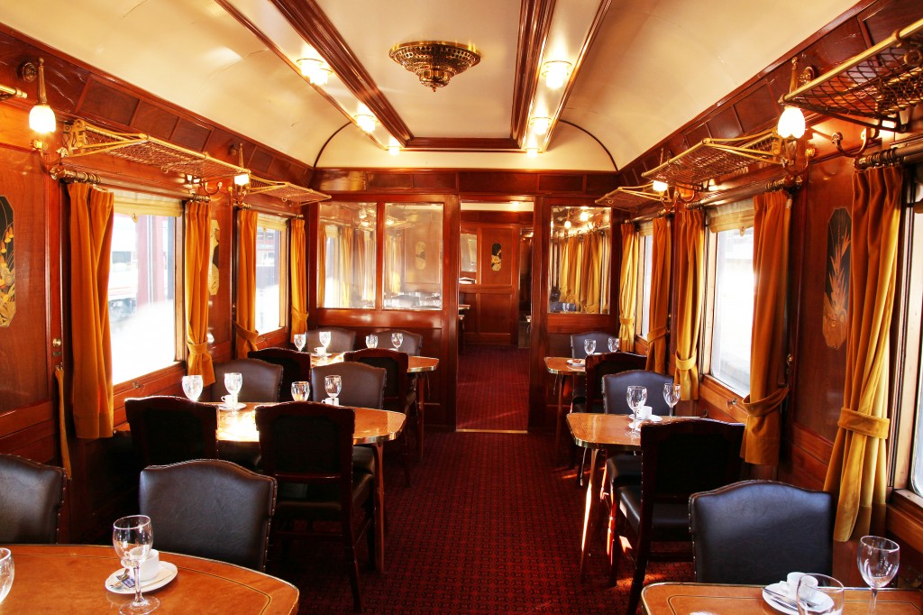 Interior de los coches "Prestige" del Tren del Hidalgo. Foto: Museo del Ferrocarril.