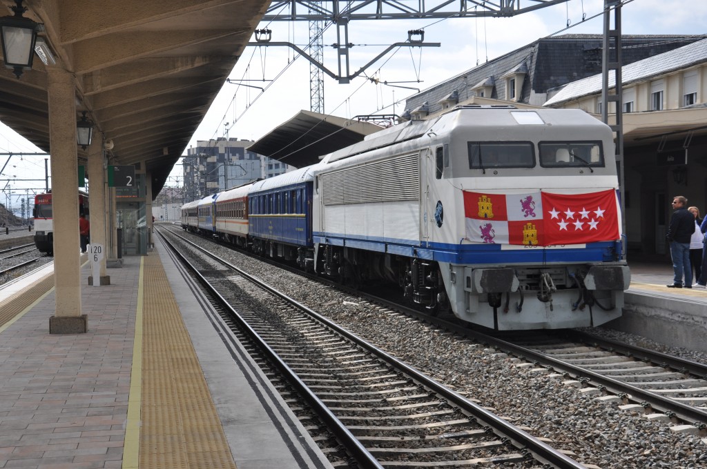 El Tren de los ochenta estacionado en la vía 1 de Ávila. Foto: Miguel Bustos.