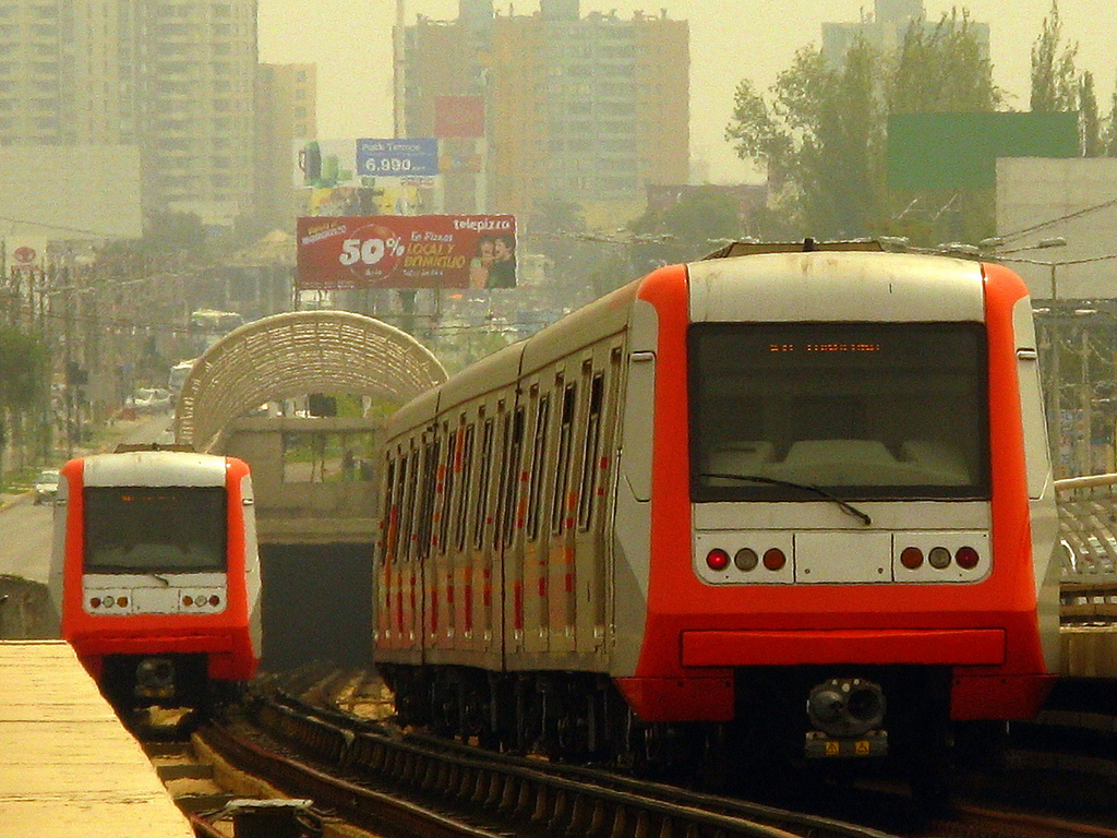 Los trenes de CAF-Thales serán de gálibo ancho y ruedas de acero, al igual que los AS-2002 fabricados por Alstom para la línea 4 del metro de Santiago. Foto: Ariel Cruz Pizarro.