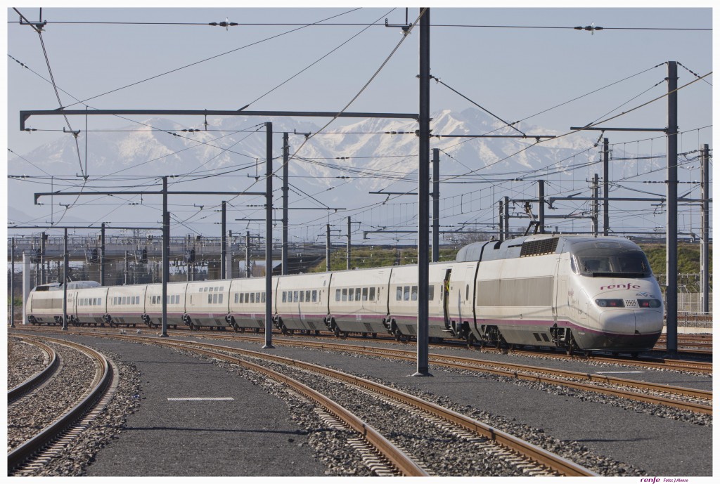 Tren 100-024 de Renfe haciendo pruebas en Le Soler, Francia. Foto: © Renfe. 