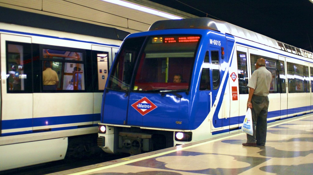 Tren de la serie 6000 de gálibo ancho en la estación de Concha Espina de la línea 9 del metro de Madrid. Foto: Barcex