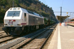 Locomotora 333-358 de Renfe Mercancías, similares a las dos descarriladas en Huelva. Foto: eldelinux