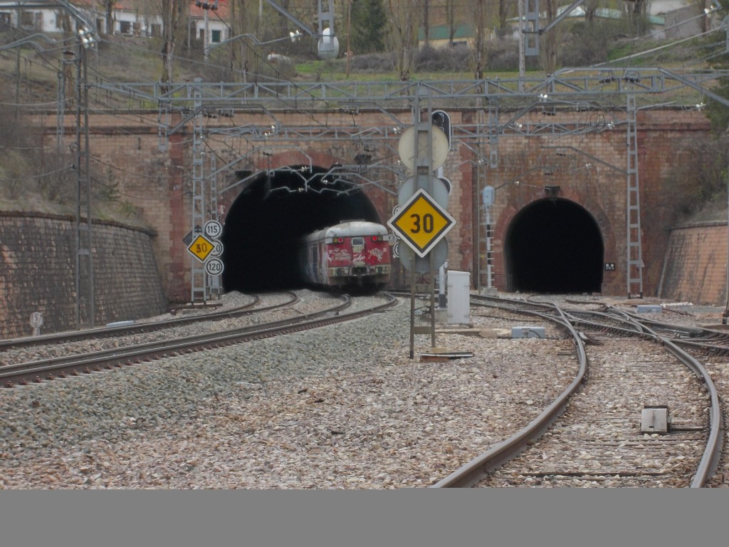 El Talgo III RD entrando en el túnel de Torralba. Foto: ELCARLOS123456