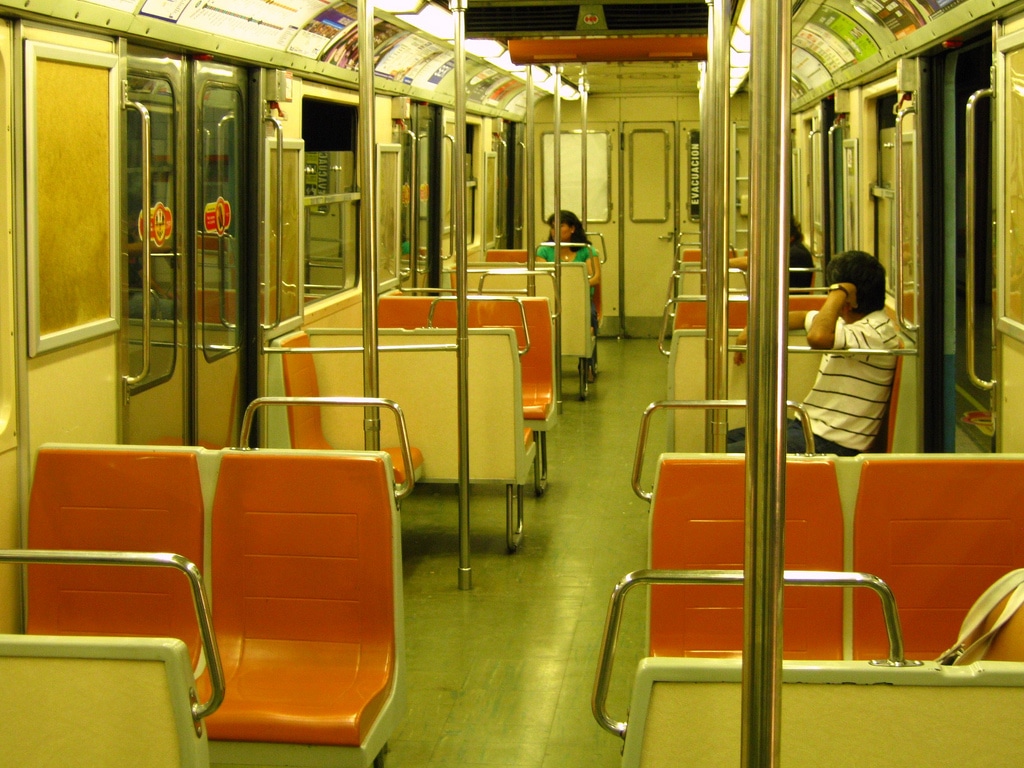 El clásico interior de estos trenes desaparecerá por completo con la reforma de la serie. Foto: RiveraNotario.