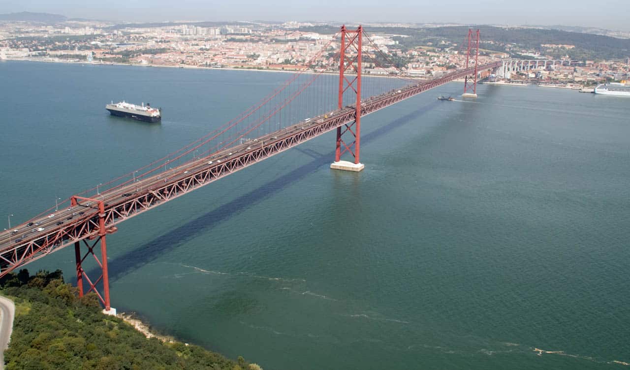 Puente 25 de Abril
