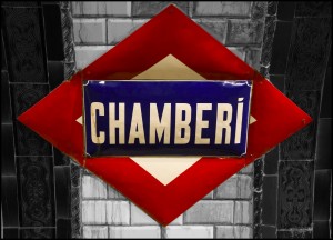 Cartel de la estación de Chamberí con el diseño original. Foto: Leticia Ayuso.