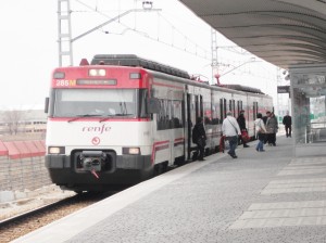 Tren de Cercanías de la serie 447 en la estación de La Garena. Foto: M.Peinado.