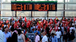 Los paros en Renfe y Adif podrían afectar seriamente a los viajeros en plena operación salida