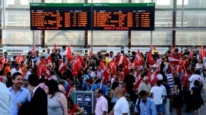 Los paros en Renfe y Adif podrían afectar seriamente a los viajeros en plena operación salida