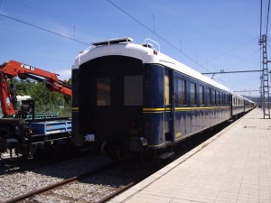 El Tren Azul, que realizará el servicio histórico-turístico Edades del Hombre por el Directo de Burgos, en Calatayud en junio de 2009. Foto: juan50300.