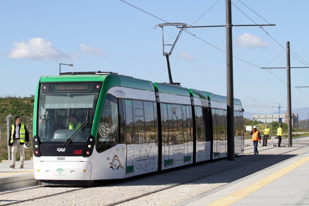 Tanvía Urbos 3 del metro de Málaga haciendo pruebas en la zona del Hospital Clínico. Foto: AOP Andalucía.