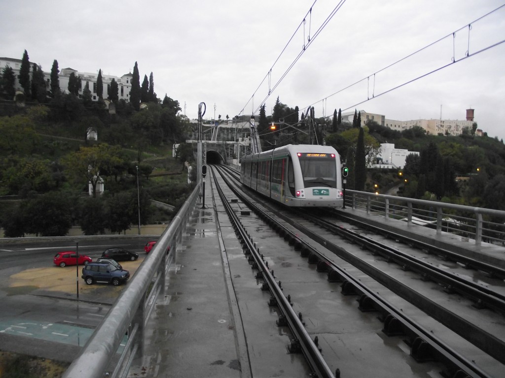 Los trabajadores de Metro de Sevilla convocan la huelga al considerar que los cuatro despidos llevados a cabo por la compañía vulneran una cláusula del convenio colectivo.