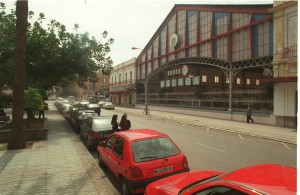 Tanto la fachada como la marquesina llevan 11 años lejos de la estación de Málaga.