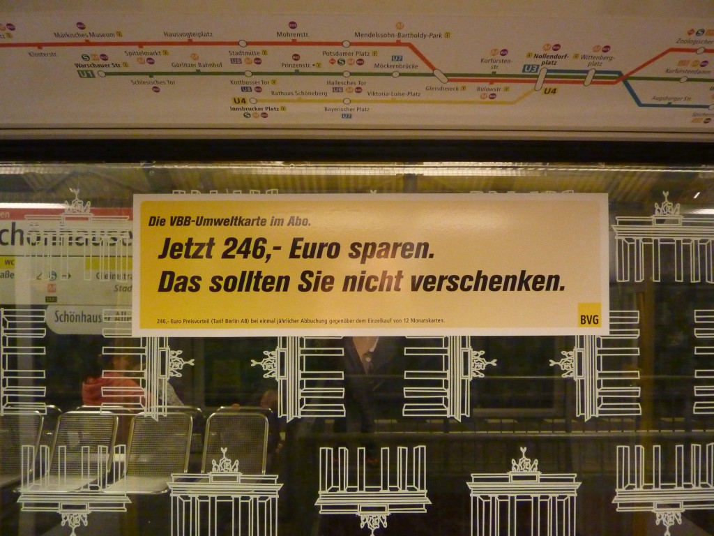 "Ahorra 246 euros. No los regales" indica un cartel en todos los coches del metro de Berlín sobre la posibilidad de viajar sin billete.