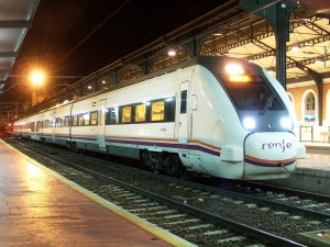 Aunque la tendencia de Renfe es positiva para 2015, la operadora mantendrá las pérdidas.