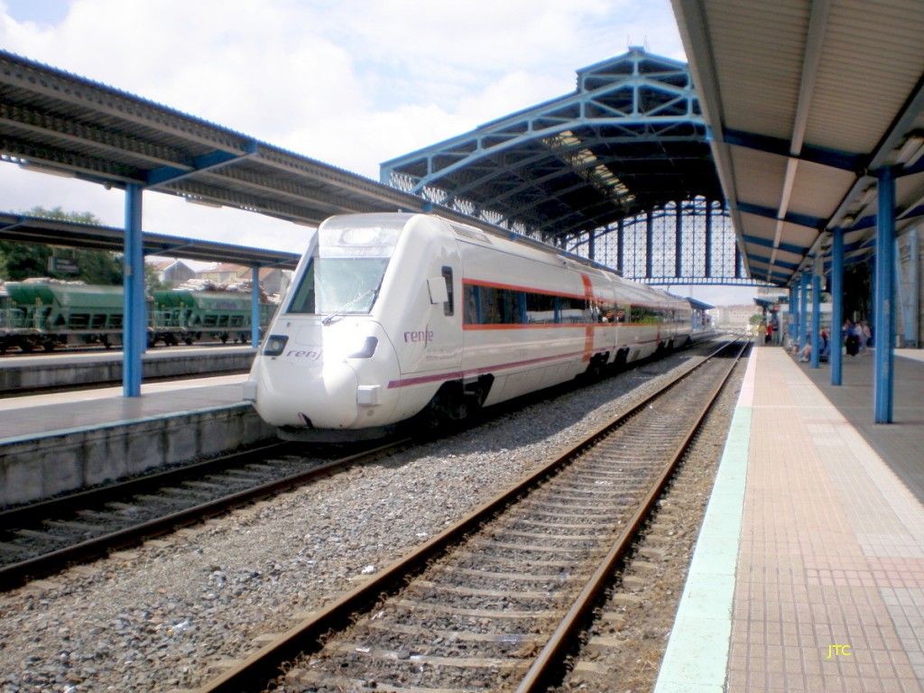 La estación de Santiago de Compostela podría ser la primera estación de Galicia con trenes de Cercanías.