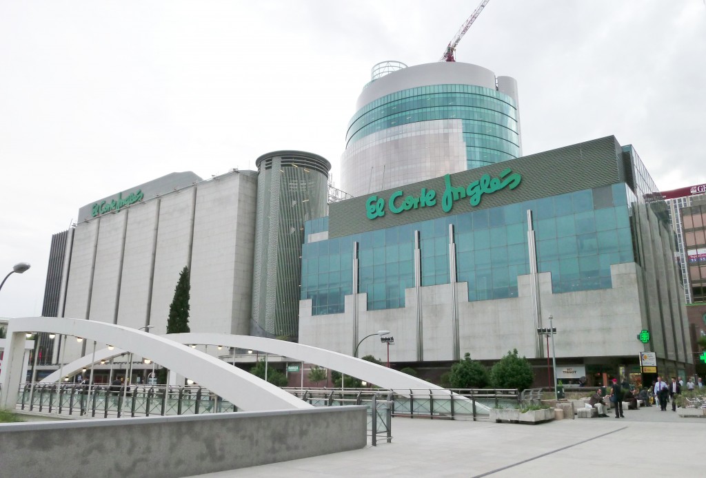 El Corte Inglés de la Castellana, situado en el complejo AZCA, volverá a crecer gracias a la venta de terreno de Adif. Foto: Luis García.