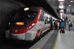 La lanzadera a El Prat será el primer servicio de Cercanías que Renfe no opere. Foto: JT Courses 2012.