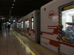 El metro de Santiago vuelve a estar en boca de todos por sufrir explosiones. Foto: Alobos Life.