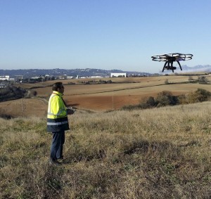 Imagen de uno de los drones que en el día de ayer se empleó para realizar tareas de mantenimiento en las líneas de media tensión de FGC.