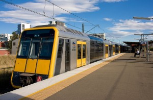 Doble composición de Tangara en la estación de Wolli Creek, en 2007 con los logos de CityRail. Foto: Jason Antony.