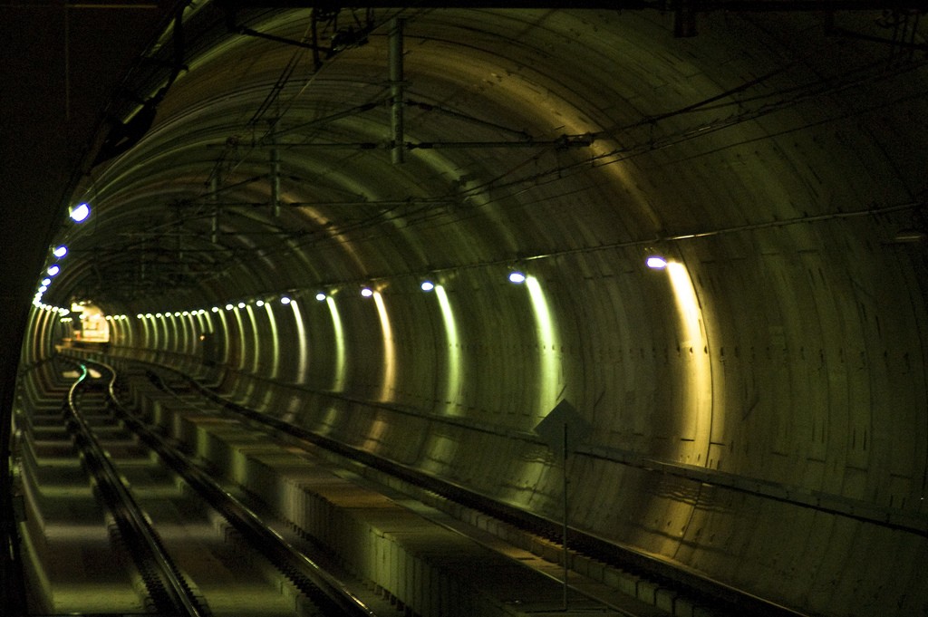 Los túneles del metro de Sevilla acogerán su primera carrera nocturna. Foto: Marco Hernández.