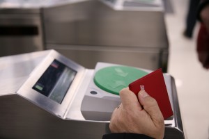 Para poner en marcha el pago móvil, los teléfonos deberán tener instalados un emulador de la Tarjeta de Transporte- Imagen: © Metro de Madrid.