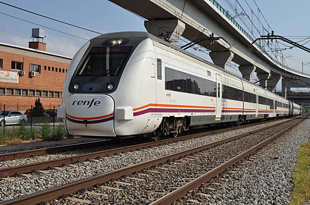 Según el estudio del Observatorio del Ferrocarril, la línea Coruña - Santiago fue la que más creció de 2008 a 2013. Foto: JT Cruises 2012.