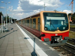 Un tren de la serie 481 del S-Bahn de Berlín en la estación de Griebnitzsee. Foto: Jorges.