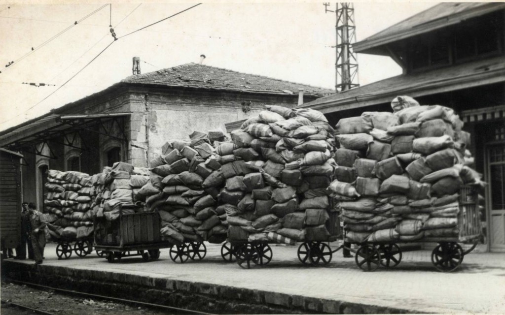 El tren correo se convirtió en el impulsor de la correspondencia. Foto: Correo Vasco. 