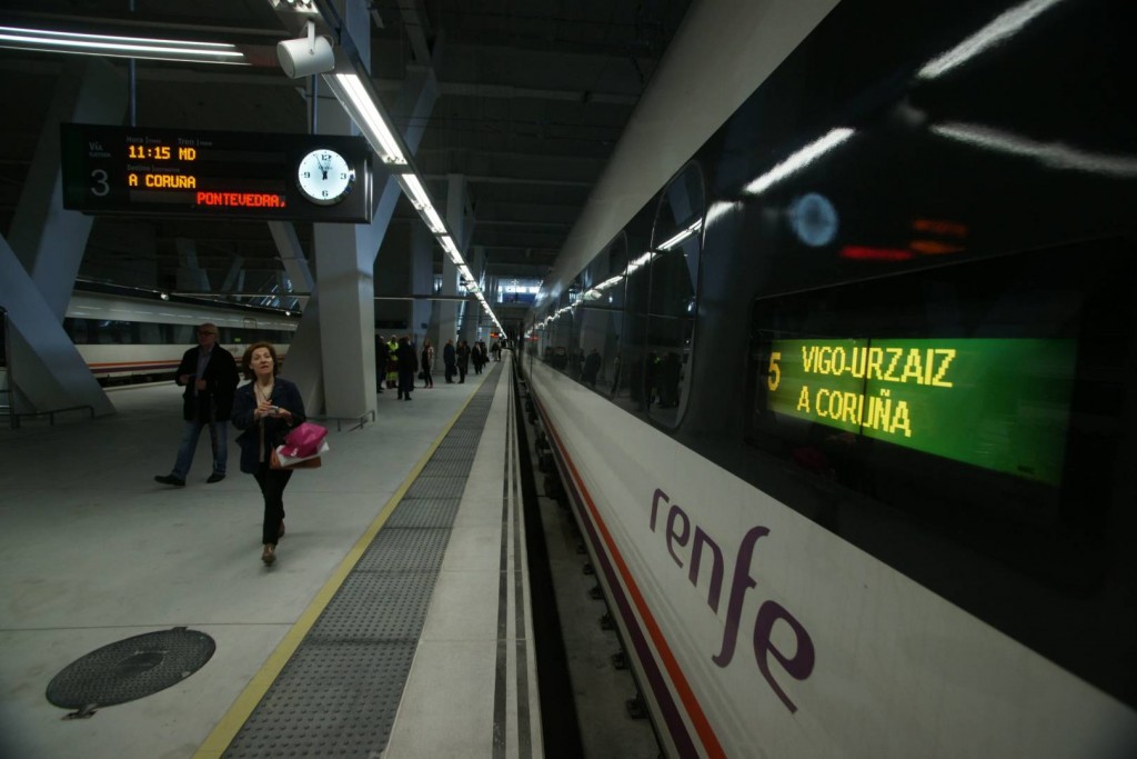 Tren S121 en el estreno del servicio del Eje Atlántico, donde se llegó casi al 100% de ocupación. Foto: © Atlántico.