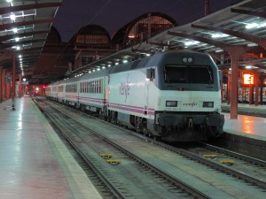 El tren Estrella Costa Brava estacionado en Madrid-Chamartín. Foto: Andrés Gómez.