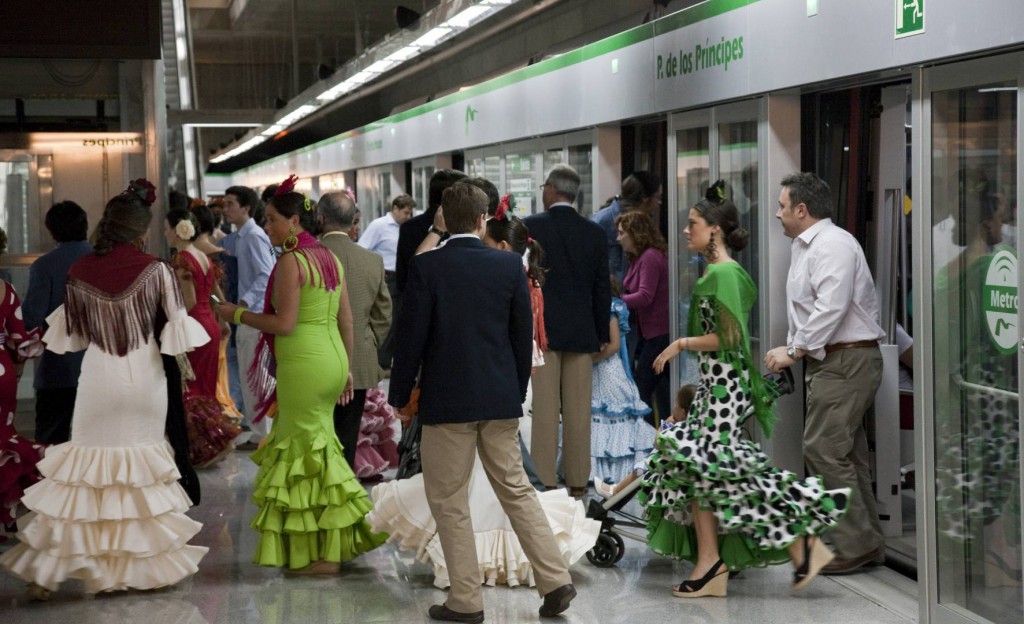 Metro de Sevilla espera un importante incremento de la demanda durante la Feria de abril 2015. Foto: AOP Andalucía.