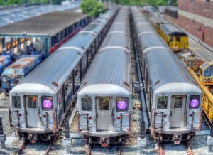 Trenes del metro de Nueva York en el depósito de la línea 7 en Shea Stadium. Foto: b k.