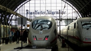 El nuevo depósito sin emisiones de DB se utilizará en el mantenimiento de los trenes ICE. Foto: Mariano Mantel.