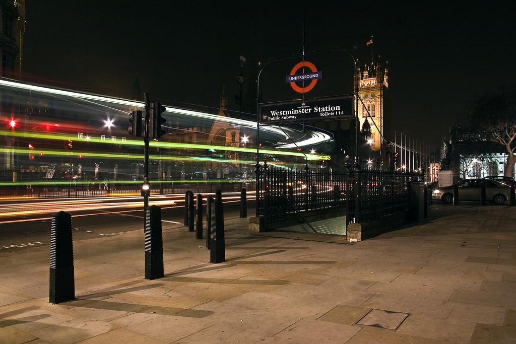 Patrullas policiales para velar por la seguridad en el night tube. Foto: Mostaque Chowdhury.