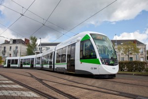 Tranvía Urbos 3 en la ciudad francesa de Nantes. Foto cortesía de CAF.