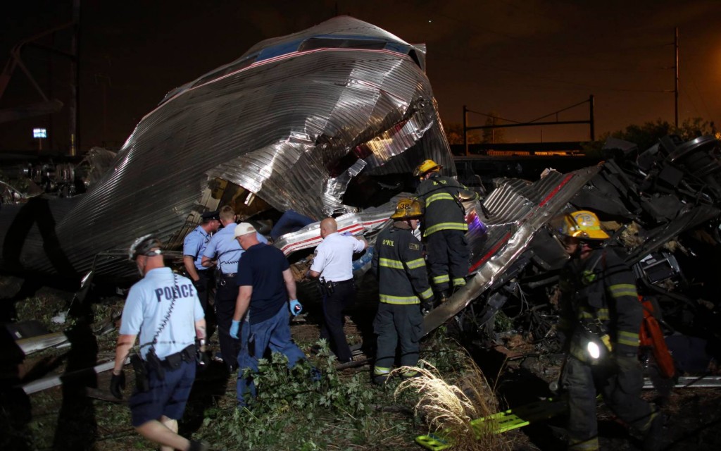 Estremecedora imagen tras el accidente ferroviario ocurrido la pasada noche en Filadelfia. Foto: NBC News.