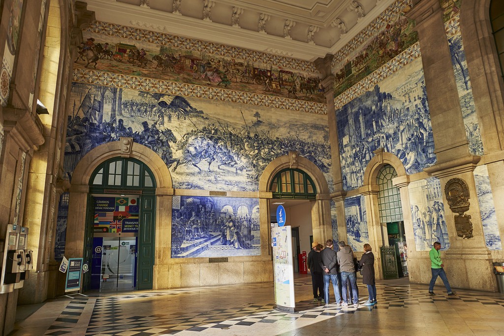 El hall de la estación de São Bento cuenta con 20.000 azulejos. Foto: Del Uks.
