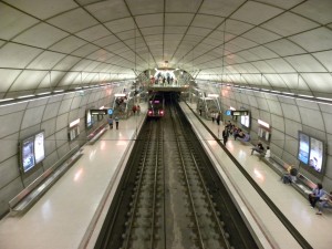 Metro Bilbao vuelver a dar servicio la noche de viernes y vísperas de festivo. Foto: JasonParis.
